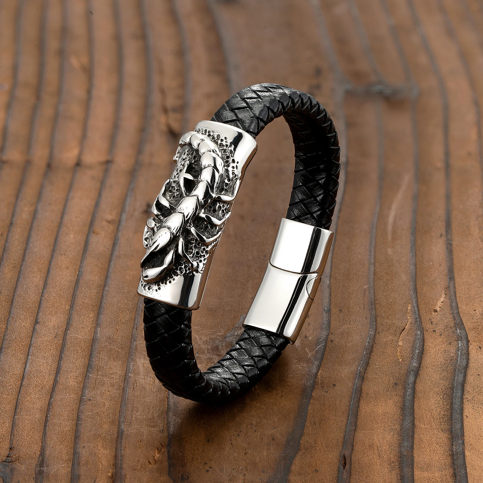 European and American Punk Style Three Ghost Head Scorpion Stainless Steel Men\'s Bracelet Microfiber Leather Rope Bracelet Gift