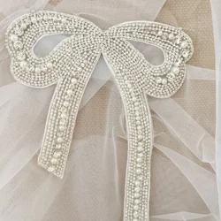 1 sztuka 3D Rhinestone perła z koralikami i kokardą Haute Couture aplikacja żelazko na koronki łatka z motywem Bowtie kwiat Gril sukienka szarfa ślubna pas