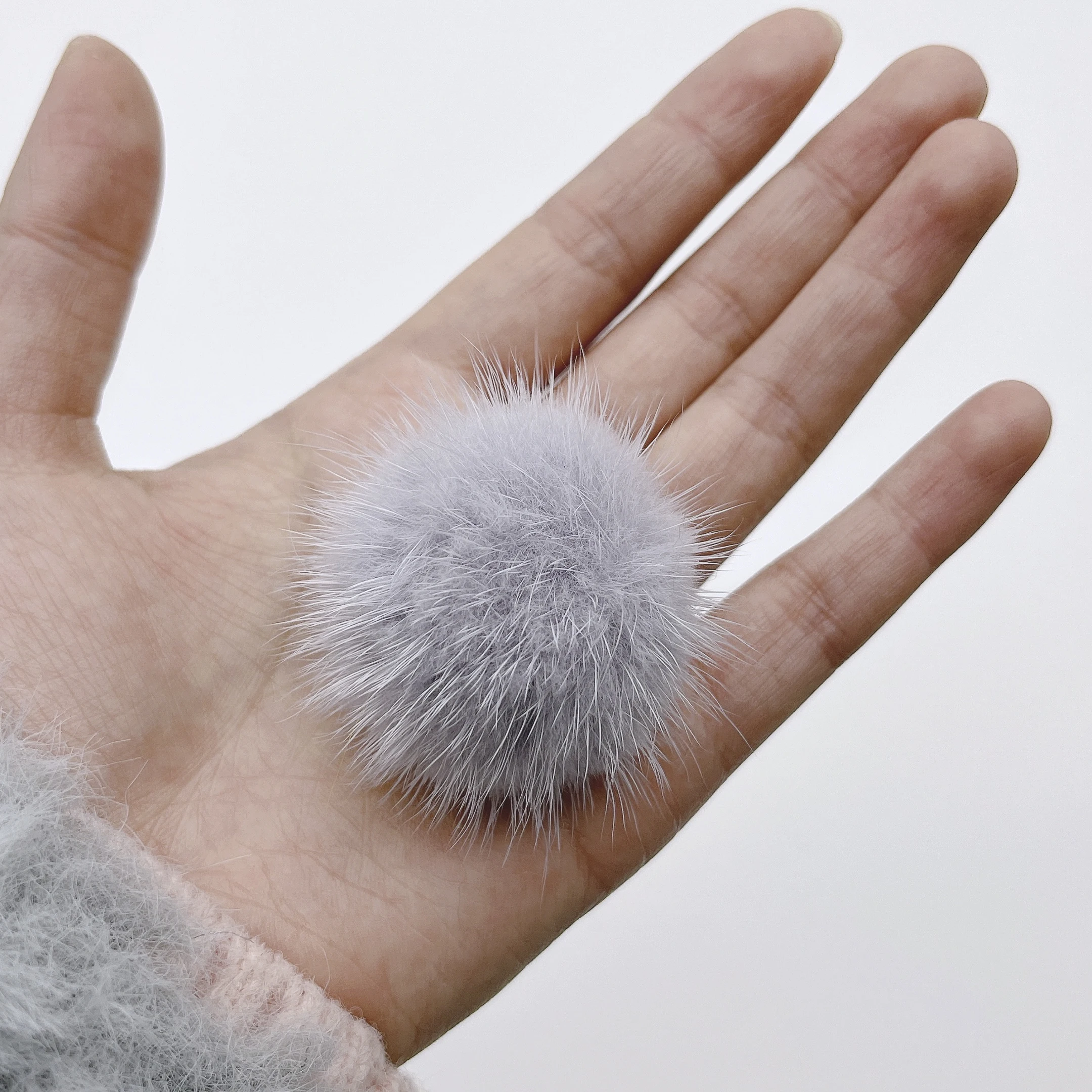 REGELIN 4.5cm Mink Fur Ball Pompom Mink Pompon for Sewing on Knitted Keychain Scarf Shoes Hats DIY Jewelry Crafts Accessories