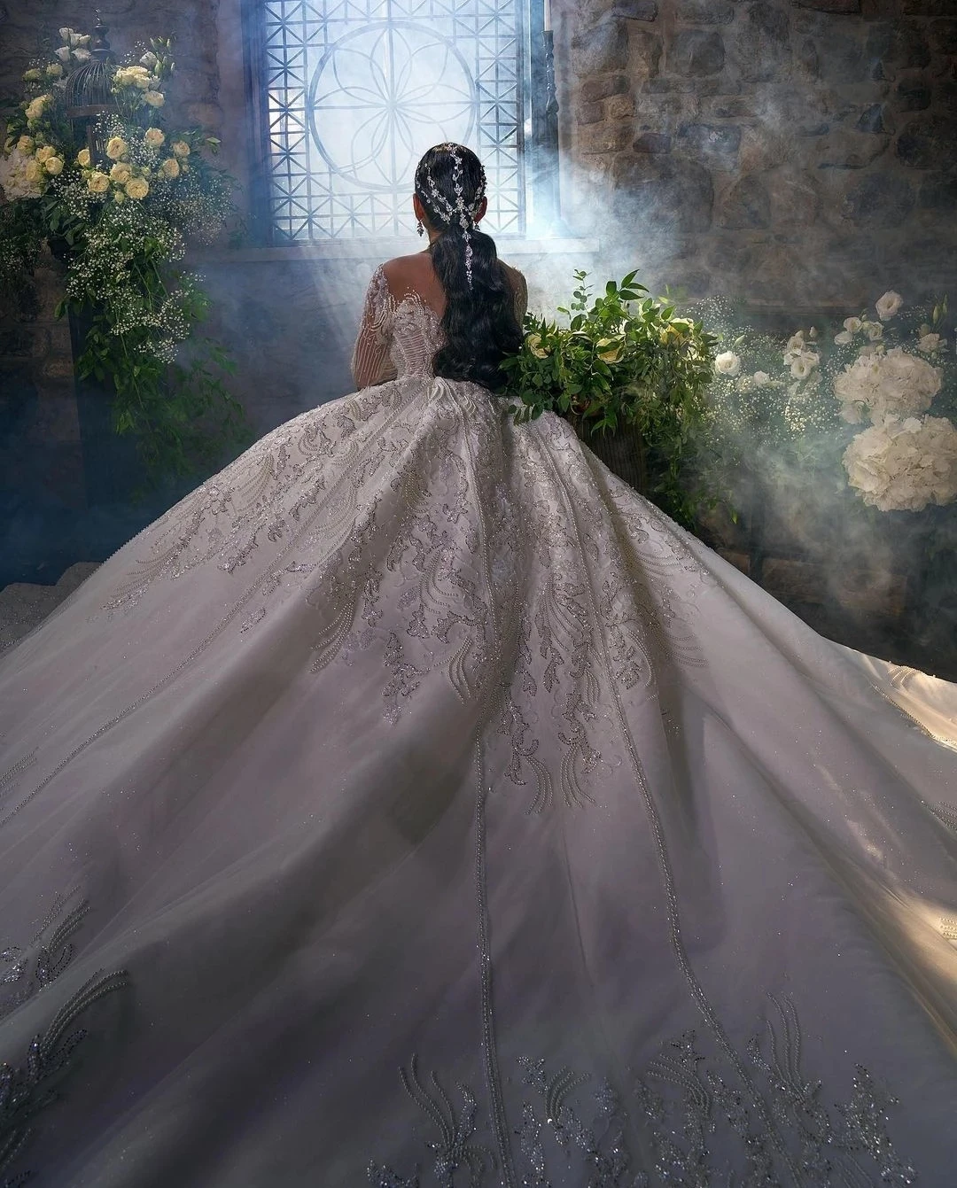 Vestido de novia con perlas de cristal de Dubái, cuello transparente, hecho a medida, apliques de cuentas