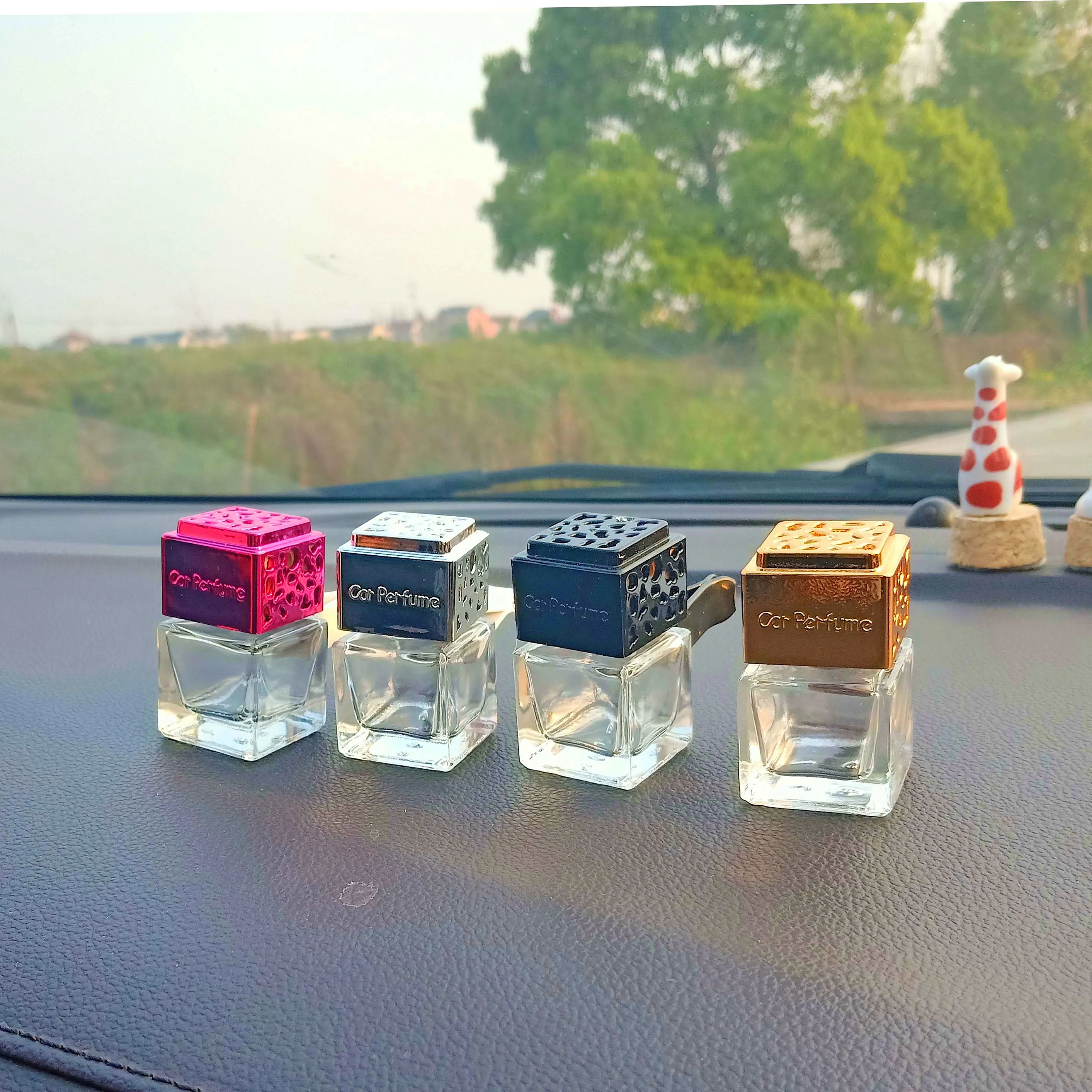 Wholesale 8ML Car Air Freshener Elegant Glass Bottle Auto Perfume Diffuser Bottle For Essential Oils Fragrance Ornament Interior