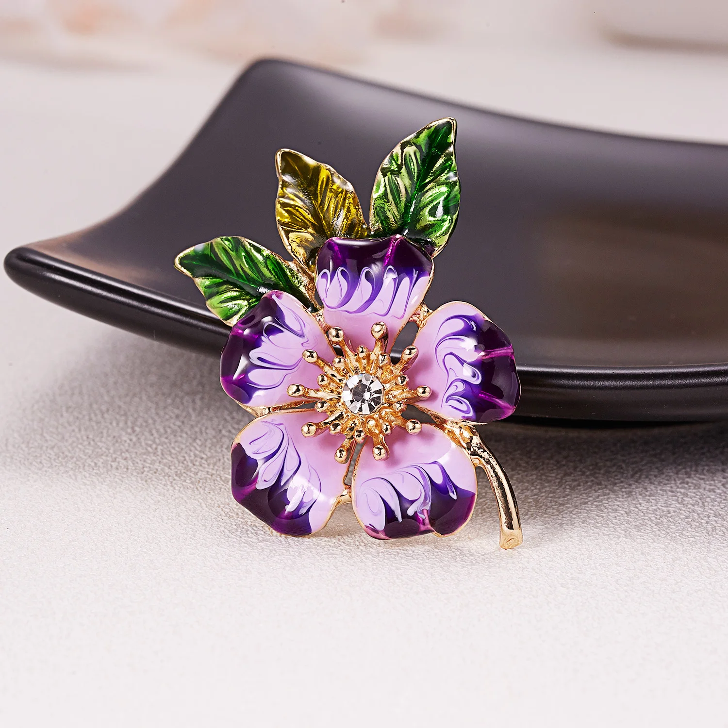 Vintage Enamel Pin Plant Brooches for Women Pearls Leaf Flower Pin Pines Daisy broches Collar Hat Jeans Jewelry Charm Gift