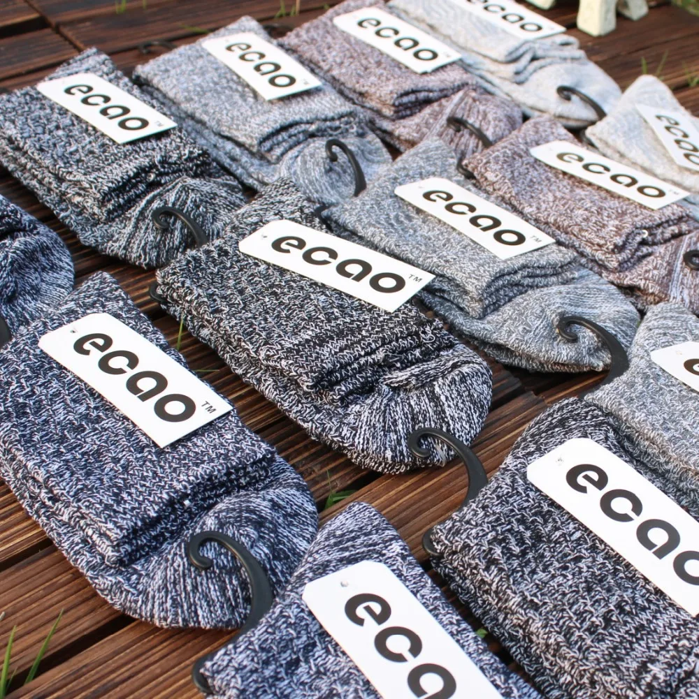 

2022 Thick line retro Harajuku style cotton socks men socks wool chamber in the nation the wind the snowflake stocking