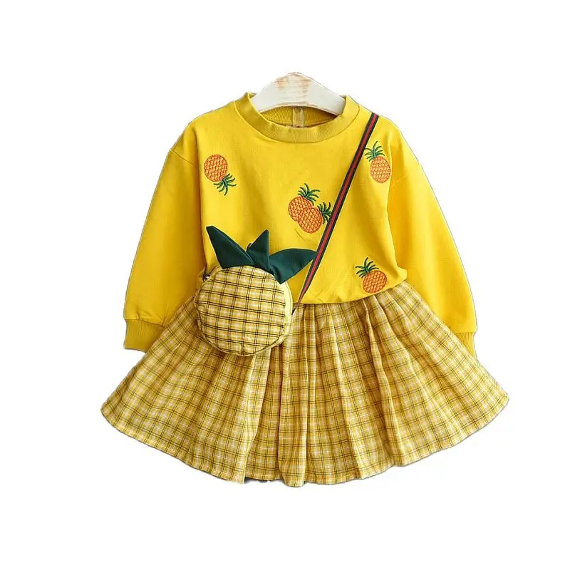 

2023 Autumn and winter new children's clothing girls fashion pineapple embroidery sweater and plaid skirt suit to send bags