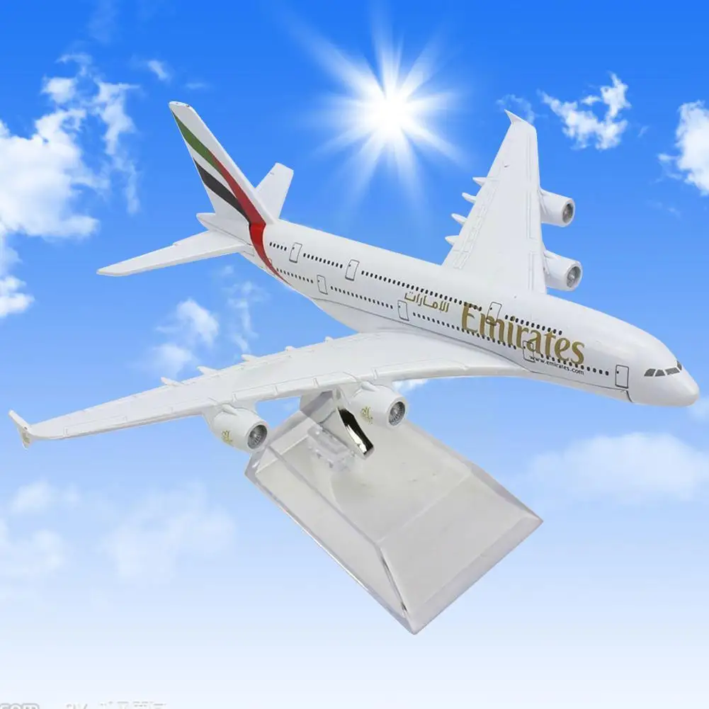 Simulation Scale Uae United Arab Airplane Model Bracket Airline A380 Transparent Aircraft Toys With + Alloy Light Presents V5i4