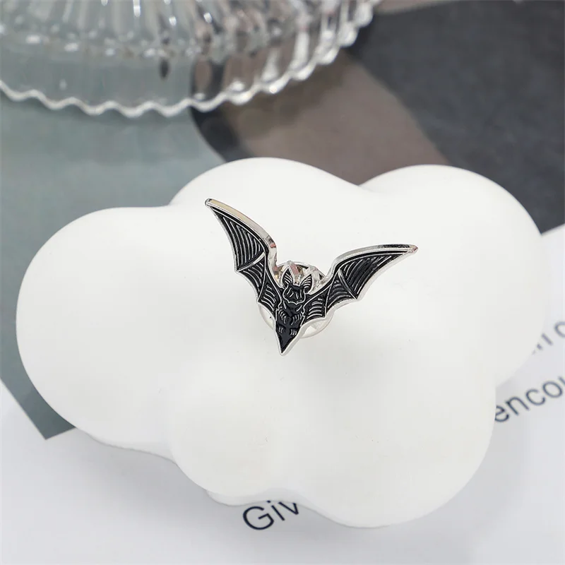 Halloween Bat Enamel Pin Alternative Goth Fashion Witch Style Brooch Cartoon Animal Backpack Badge Jewelry Gift for Kids Friends