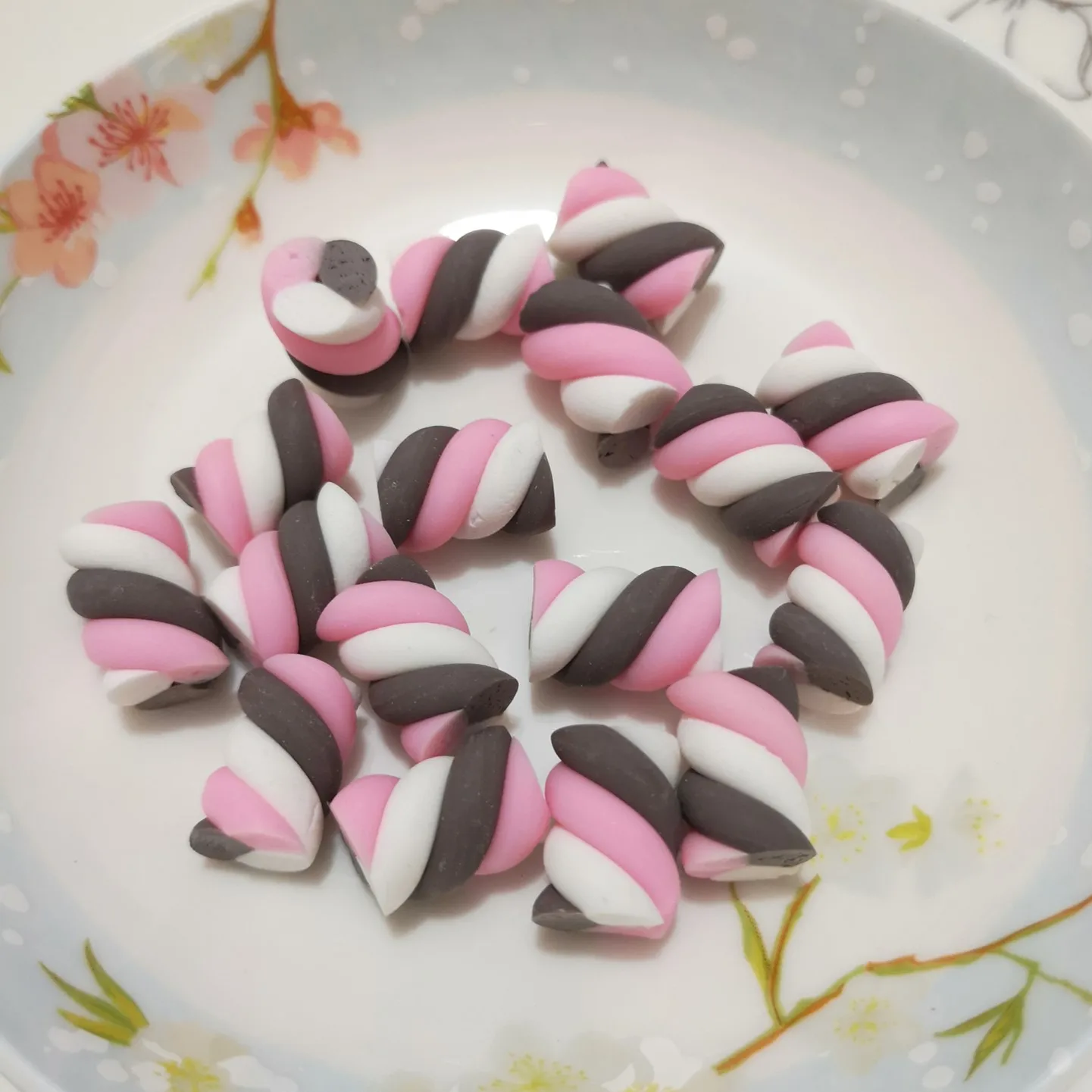 10 stücke Kawaii Spirale Marshmallow Süßigkeiten Polymer Clay Cabochon Flatback Für DIY Telefon Dekoration – Detail 8