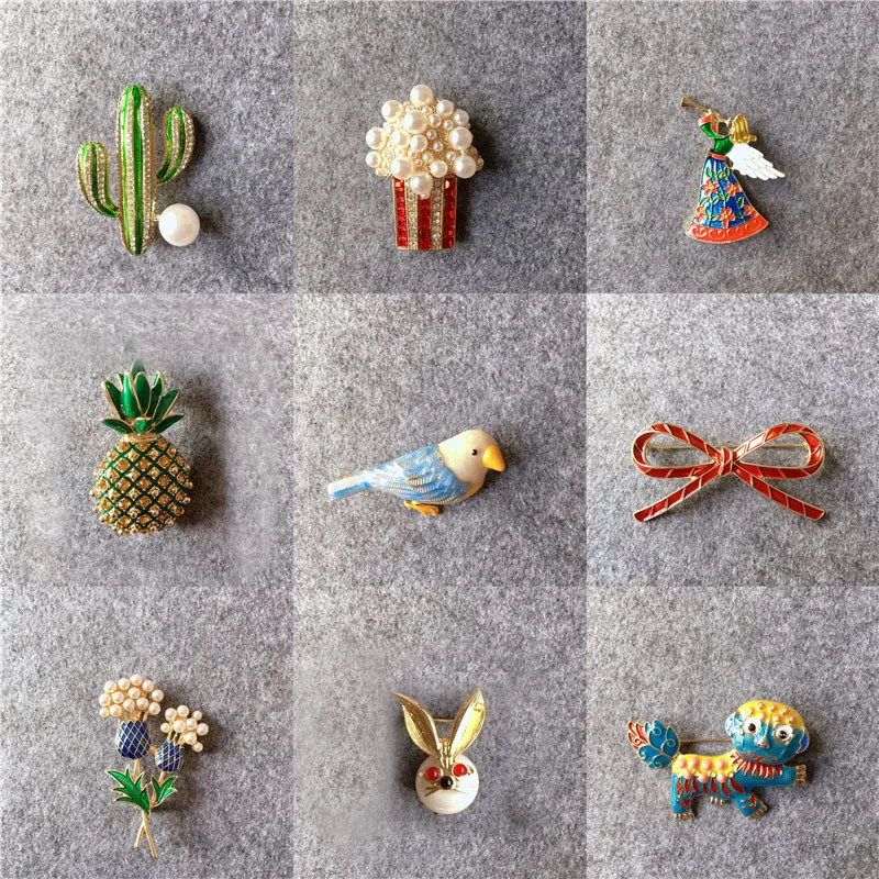 HUANZHI Vintage Gold Color Enamel Pearls Crystal Pin Bird Rabbit Flower Elephant Scepter Bow Pineapple Popcorn Brooch for Women
