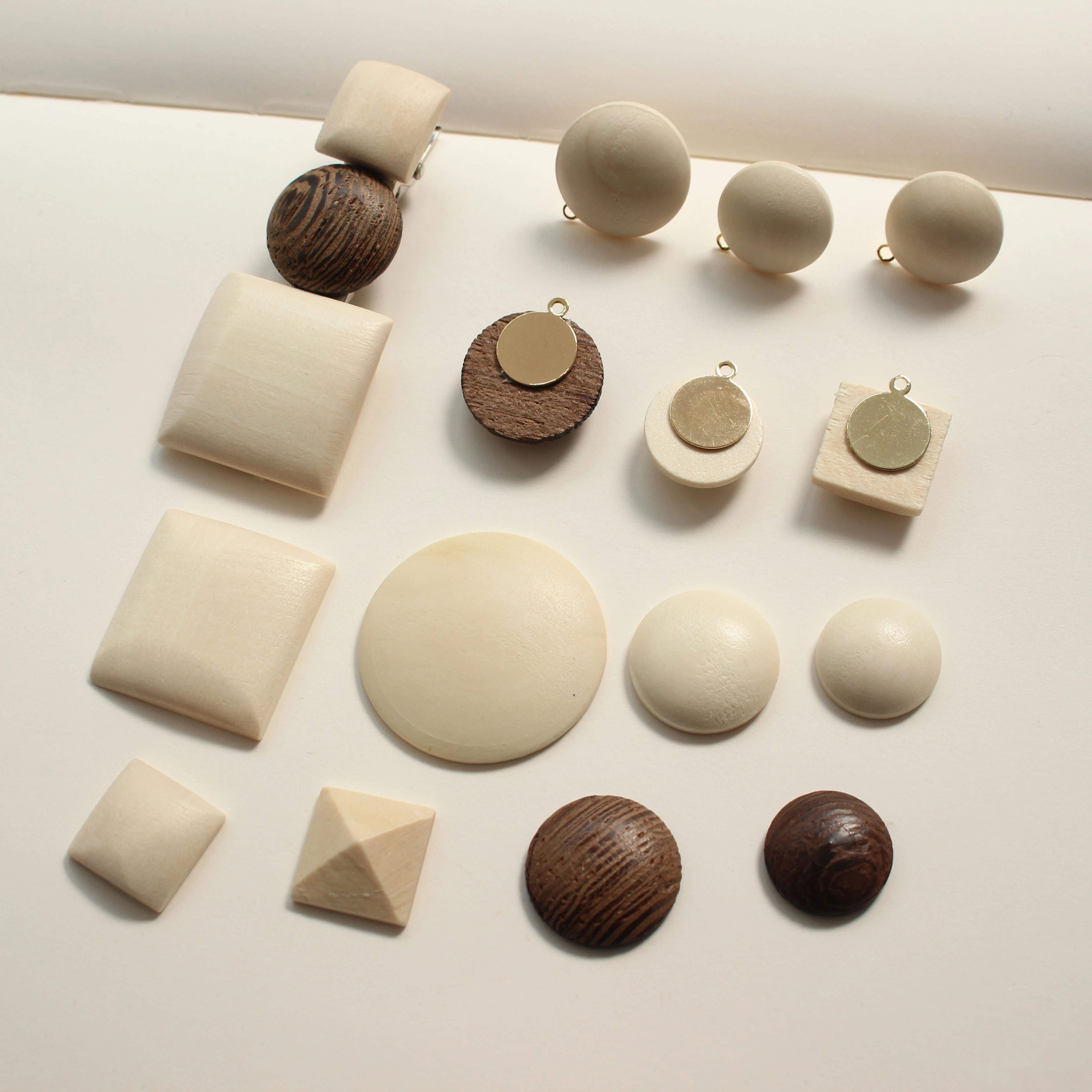 novo-chegou-40-pcs-lote-cor-impressao-geometria-rodadas-forma-quadrada-madeira-flatback-contas-diy-joias-brinco-acessorio-de-vestuario