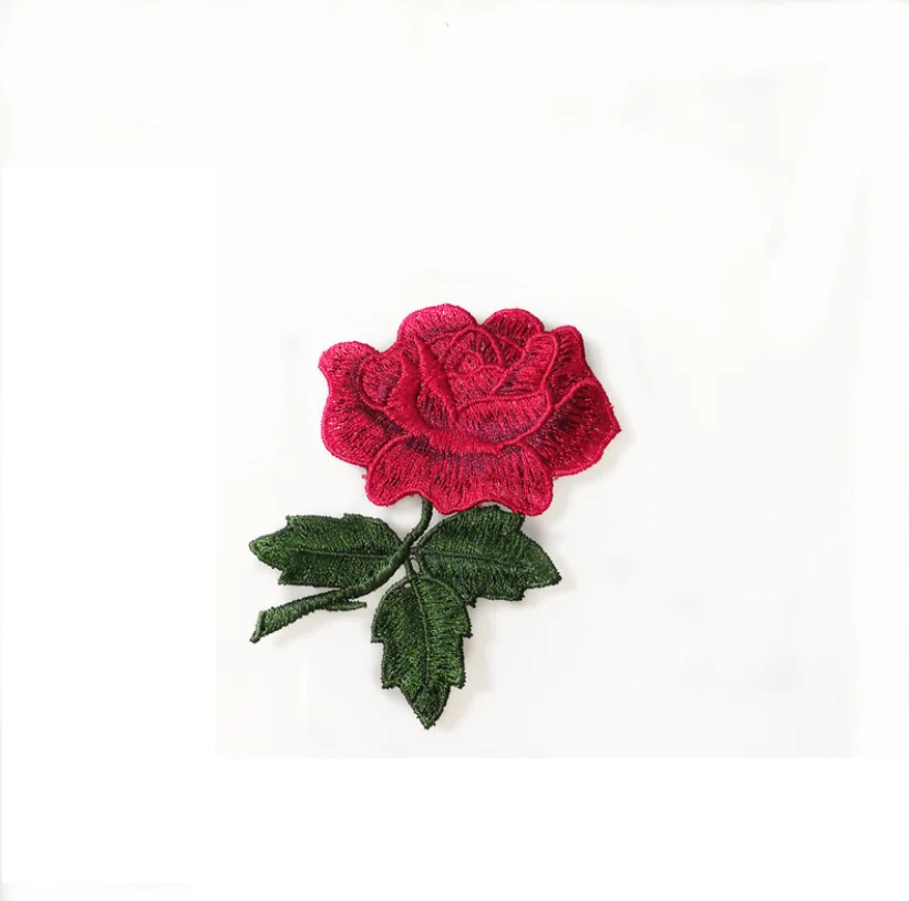 Autocollant de broderie de robe en dentelle soluble dans l'eau, fleur de rose rouge, patch de gril rétro, applique de broderie, 2 pièces