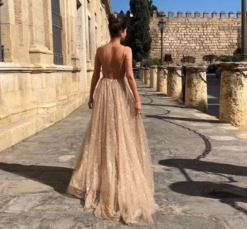 Gaun malam Dubai Arab emas bersinar seksi 2024 gaun pesta dansa tali berpayet A-Line Vestido De Fiesta punggung terbuka leher-v