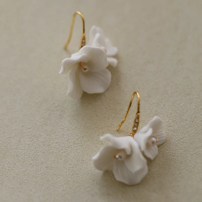 Ins Style Earrings White Ceramic Floral Bridal Accessories Handmade Pearls Women Drop Earring Wedding Jewelry