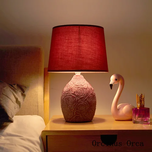 Modern Simple Romantic Rose Table Lamp Girl Bedroom Bedside Lamp American Creative LED Red Ceramic Table Lamp