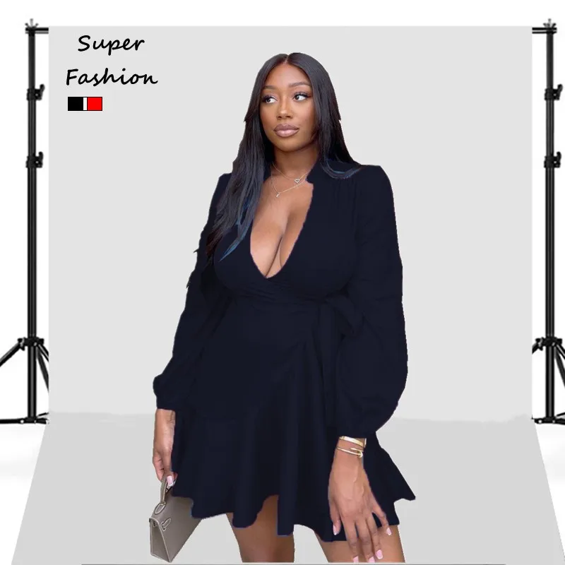 

Женское платье-мини с длинным рукавом и v-образным вырезом