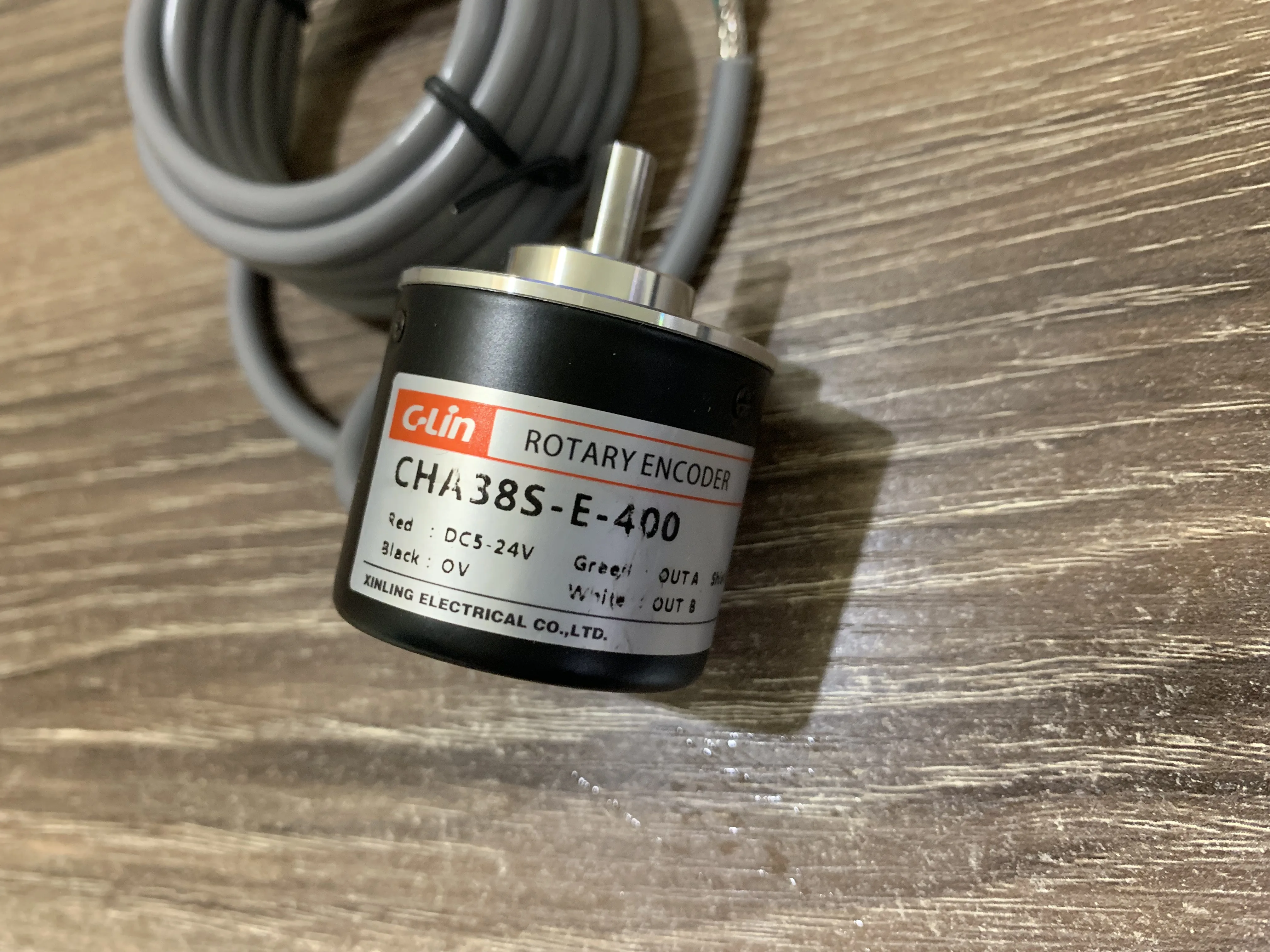 العلامة التجارية الجديدة الأصلية الأصلية C-Lin CHA38S-E-400 الجهد الناتج أربعة أسلاك التشفير الدوارة DC5V--24V طول الخط 2 متر
