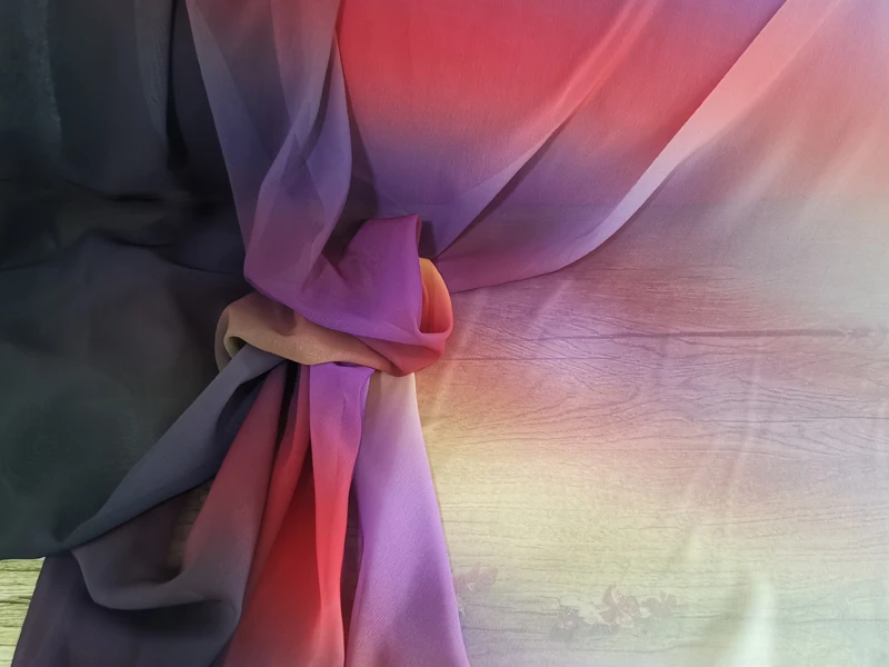 Neu Eingetroffen: Imitierter Seidenstoff 100D Chiffon, Farbenfroher Kleiderstoff, Farbverlauf-Chiffon, Transparenter Stoff – Detail 4