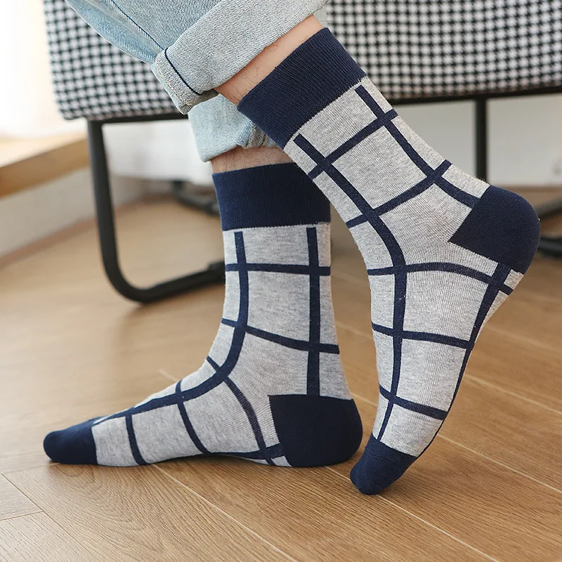 Striped Plaid Socken Mann Business Stil Flut Mode Streetwear England Retro Wind Baumwolle Lange Socketing Mann Herbst Winter Neue