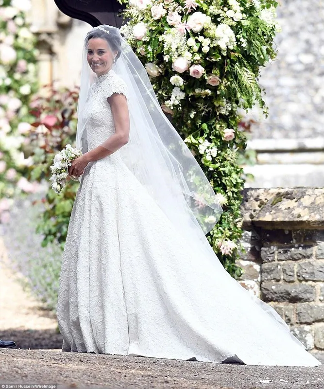 Pippa-Robe de mariée en dentelle avec manches, dos nu, train chapelle princesse, château de jardin, robes de réception de mariée, Seton ignoré, 2020