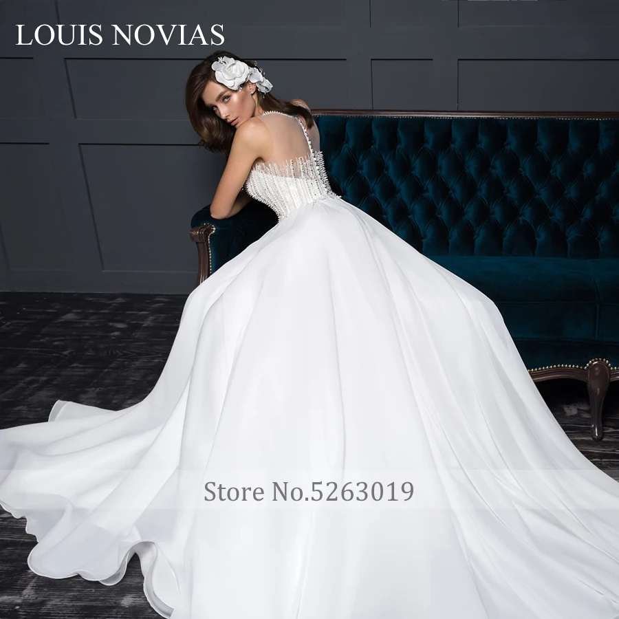 Louis Novias Sexy Wedding Dress Neck Sleeveless Button Vintage Soft Satin Elegant Beading Body Fold Huatuo Tailing Upper Dress