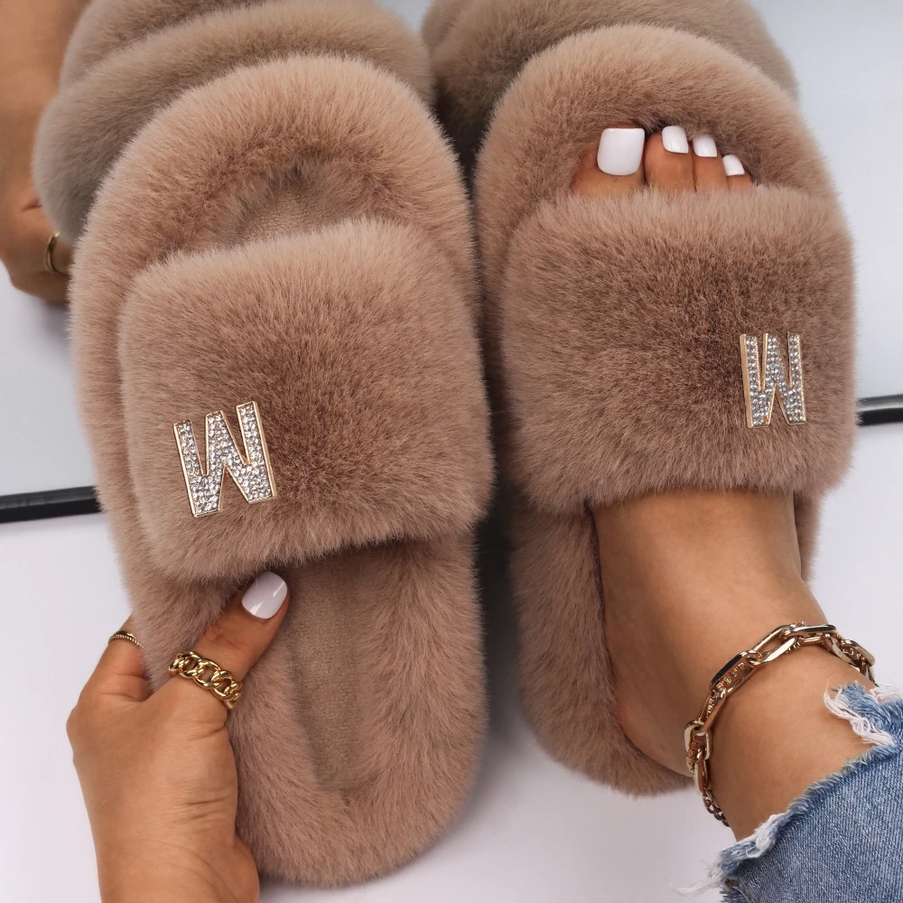 Furry Faux Fur Slippers for Women Shining Rhinestone Letter M Decor Slides Flat Sandals Custom Slippers Flip Flops Luxury Shoes