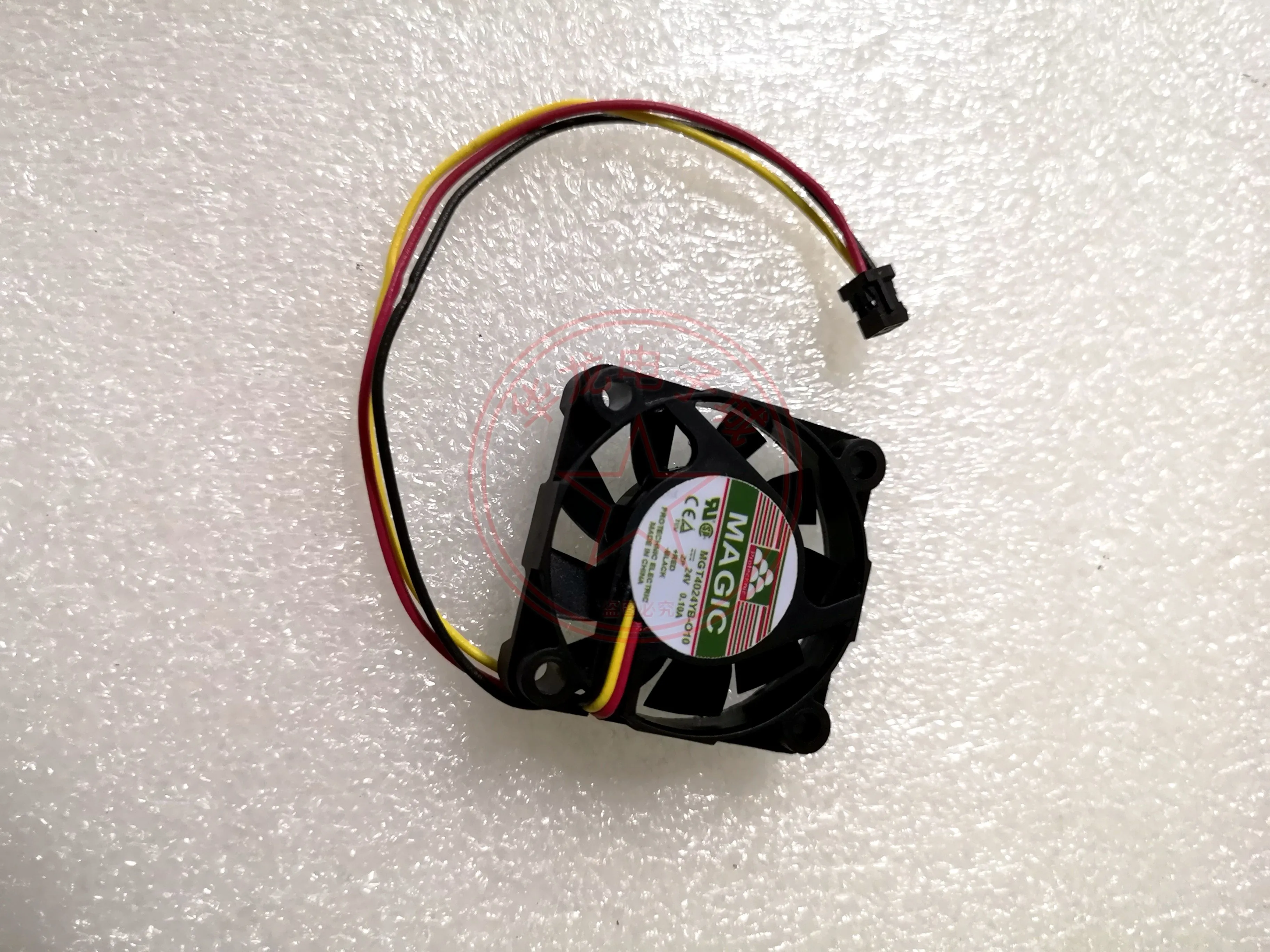 

Magic MGT4024YB-O10 DC 24V 0.10A 40x40x10mm 3-wire Server Cooling Fan