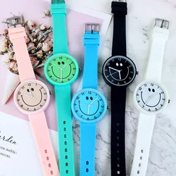 Reloj de cuarzo con correa de goma para niñas, cronógrafo de pulsera, colores caramelo, corte de moda, sonrisa, femenino