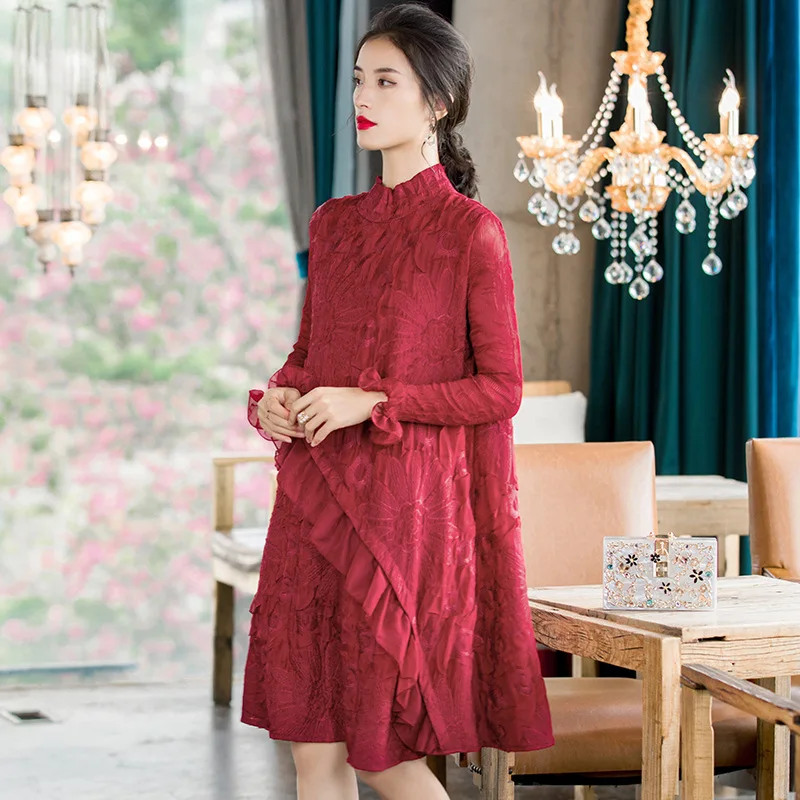 

Women Embroidered Pleated Dress New Long Sleeve Loose Large A-line Dress Trend In Spring 2020