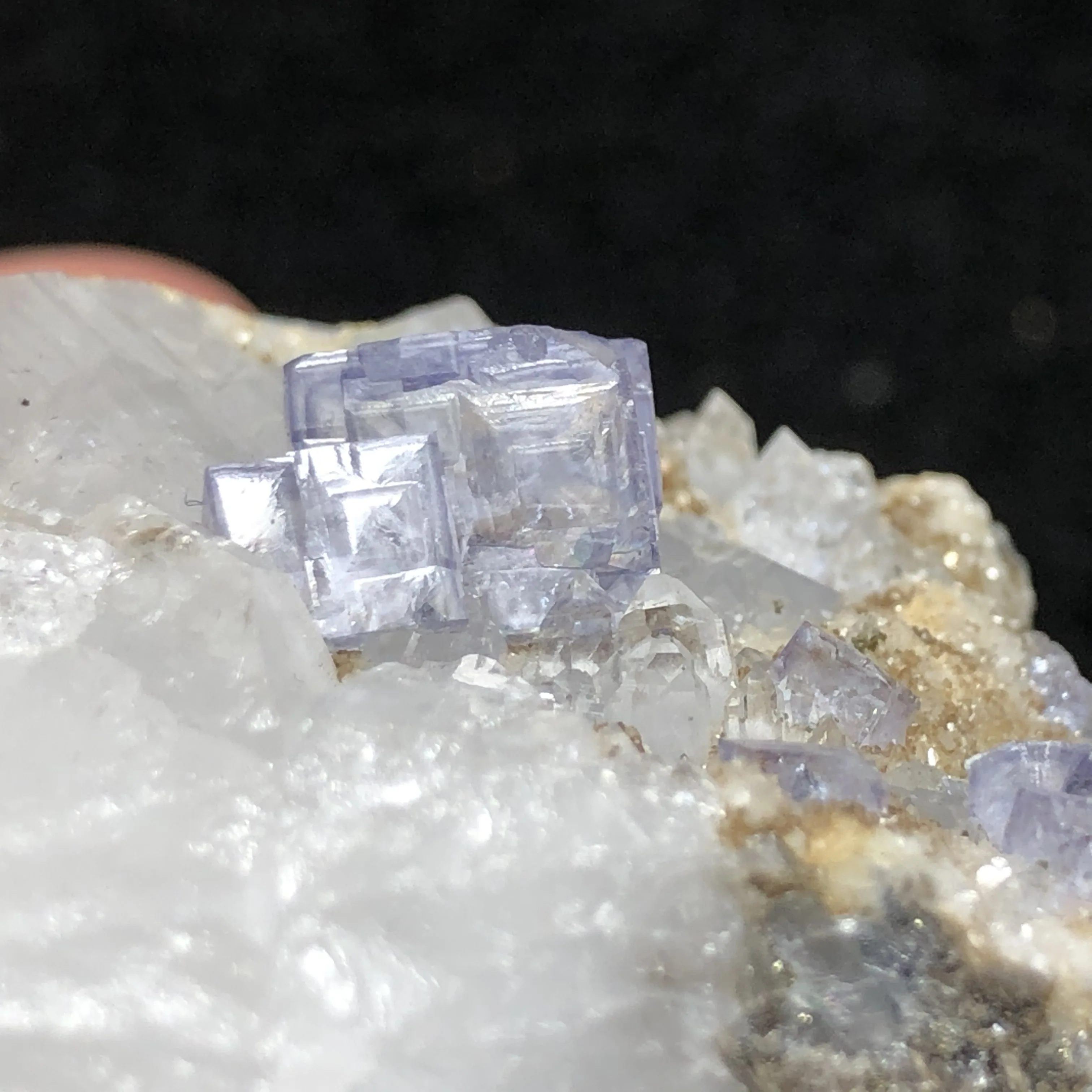 141.7gNatural purple Fluorite Crystal mica mineral specimen energy ring vein teaching stone home decoration collection ornaments