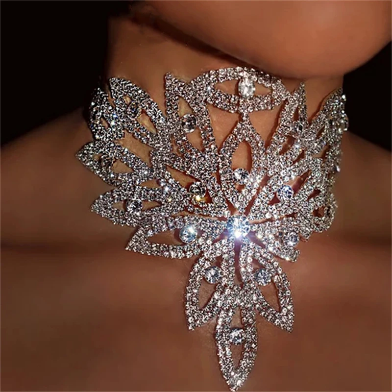 2022 New Luxury Jewelry Rhinestone Flower Choker Necklace for Women Bling Crystal Bib Necklace Statement Jewellery Accessories