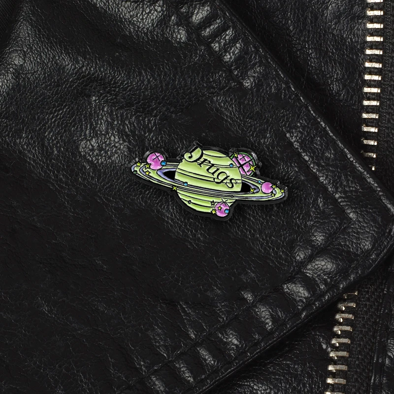 Romantic Enamel Pins Astronomy Universe Star Planet Surround Brooch \