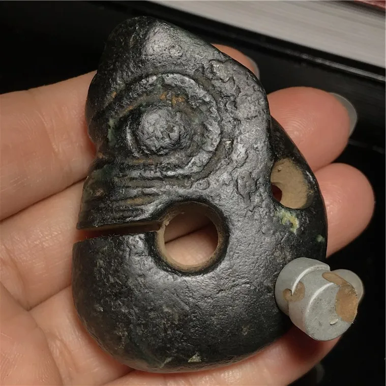 Large magnetic field black-skinned magnetite iron meteorite Hongshan Jade Pig Dragon pendant handle