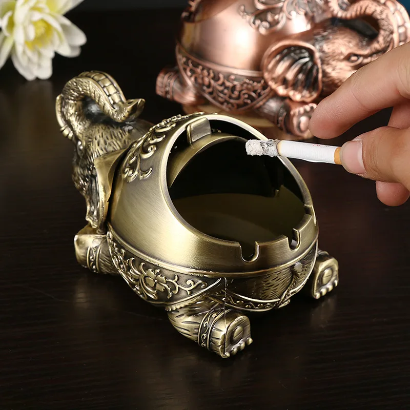 Retro European-style metal elephant ashtray with lid creative personality trend household living room portable ash storage