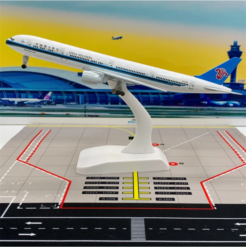 Static aircraft model, Boeing B777, with wheels, 20 cm long, China southern gifts, model aircraft toys, aircraft accessories