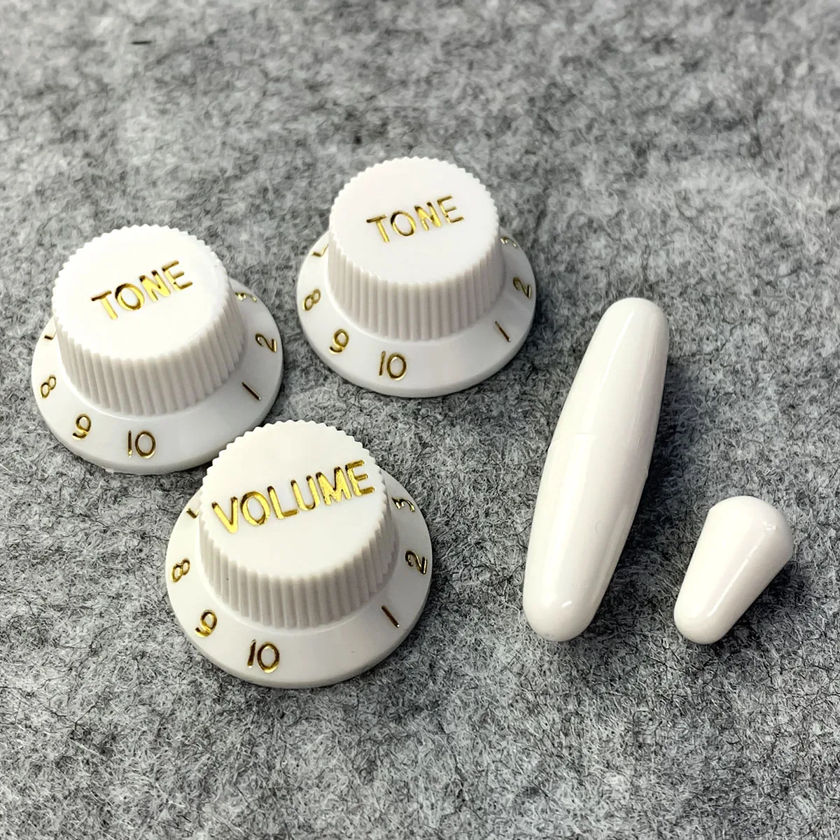 FLEOR Set of ST Electric Guitar Knobs 2T1V Tone Volume Control Whammy Bar Tip 5-Way Switch Tip White Color