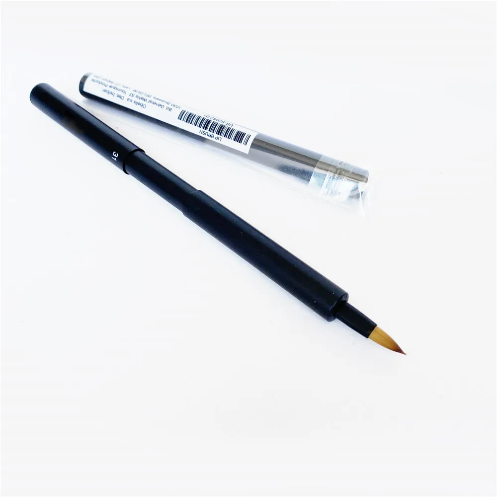 Retractable Lip Brush N°31 - The perfect tool for applying lipstick and gloss - Synthetic Hair Makeup Brush