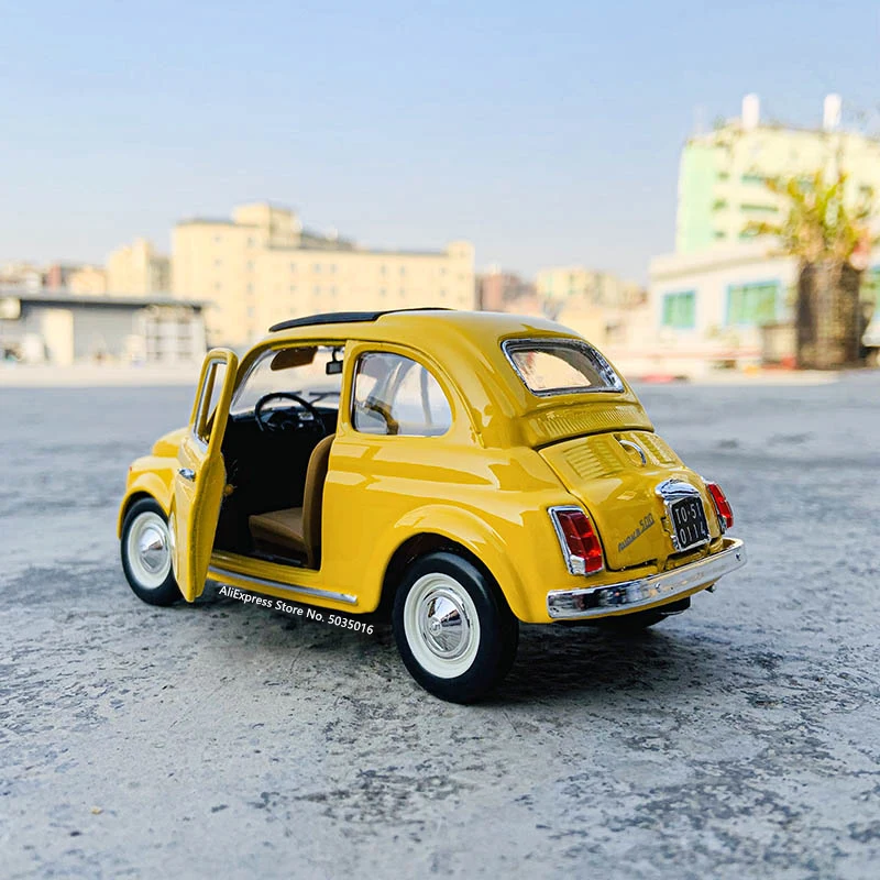 Bburago 1:24 1965 Fiat 500F yellow simulation alloy car model crafts decoration collection toy tools gift