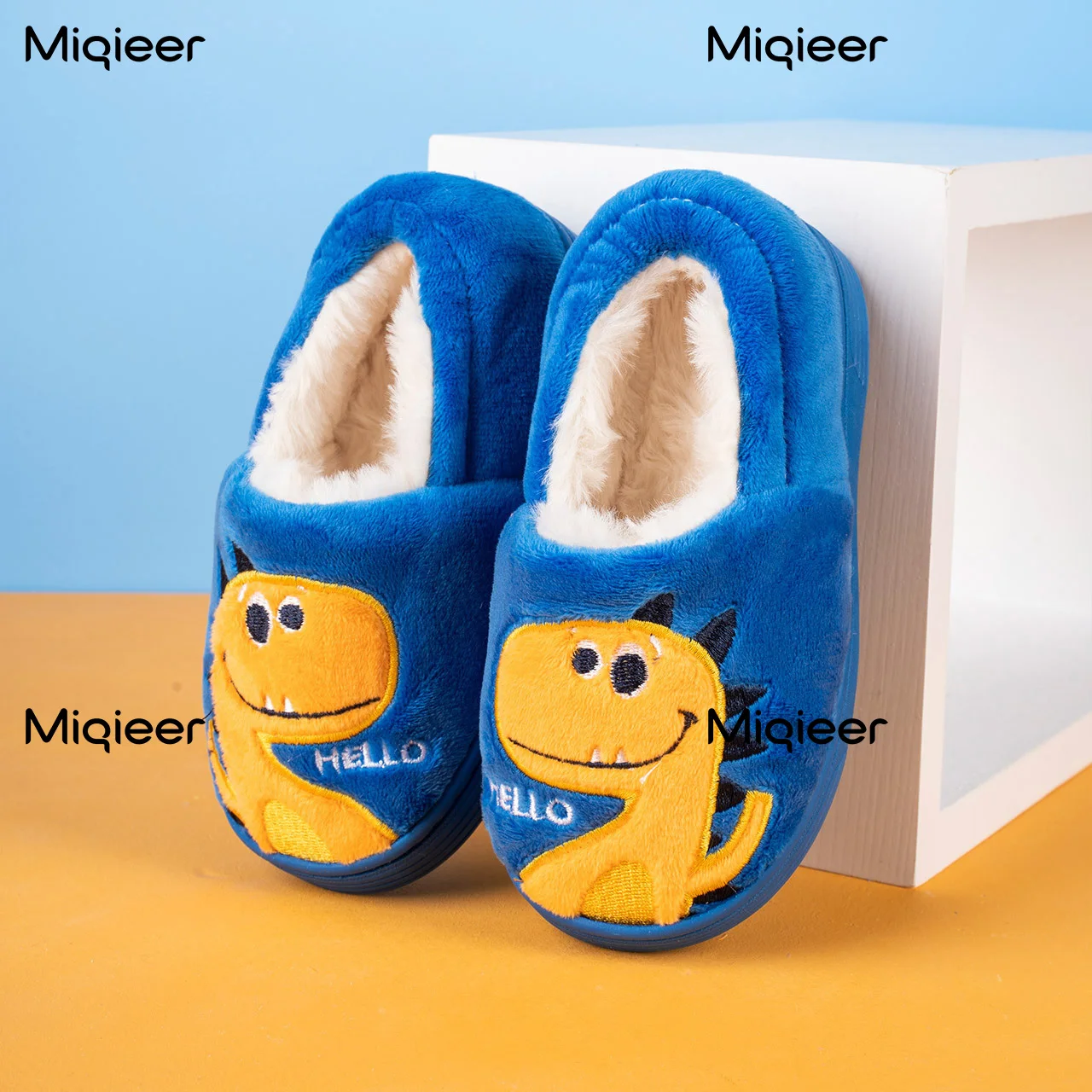 Pantoufles d'hiver pour bébé garçon et fille, motif de dinosaure mignon, chaud, peluche antidérapante, chaussures d'intérieur en coton, pantoufles de chambre confortables