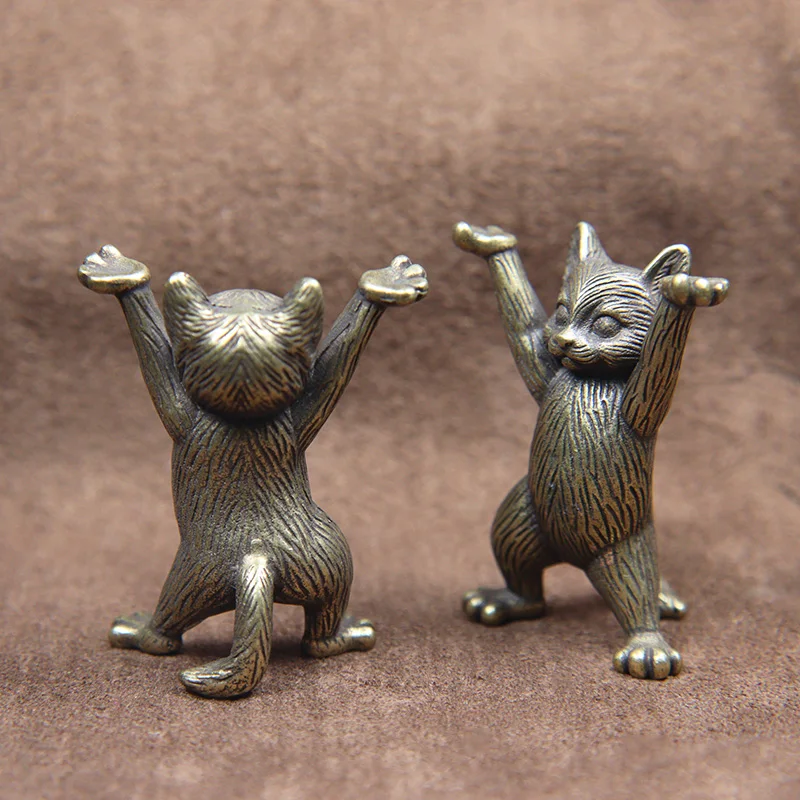 Vintage Brass Cartoon Kung Fu Cat Lifts Fish Bone Statues Desktop Ornaments Metal Animal Figurines Miniatures Home Decorations