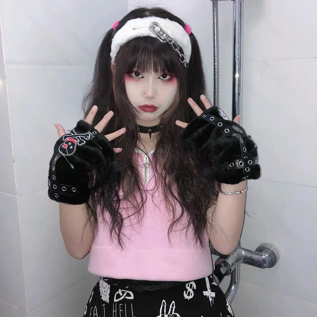 New Girls Japanese Harajuku Original Design Black Fuzzy Skull Cross Leather Patch Punk Fingers Arm Sleeves Warm Winter GlovesY2k