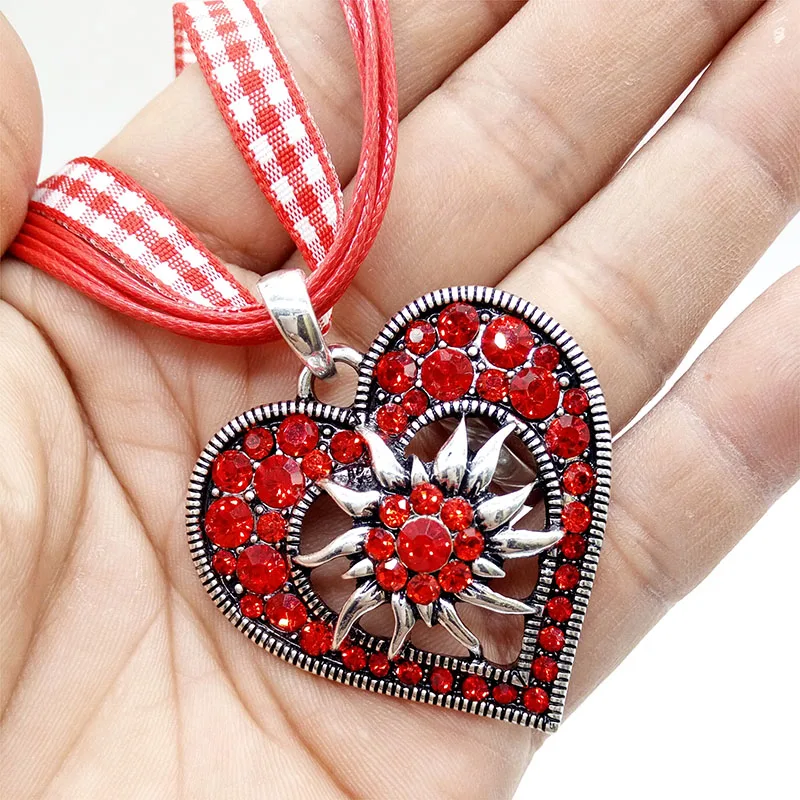 New Vintage Heart Pendant German Oktoberfest Drindle Costume Crystal Flower Necklaces Austrian Edelweiss Necklace for Ladies