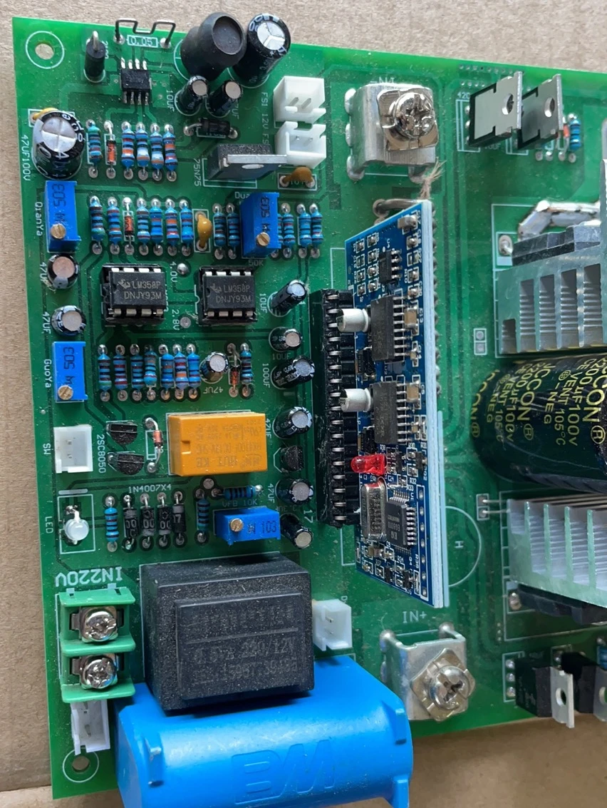 تردد الطاقة نقية شرط لموجة العاكس اللوحة 12V24V-60V 2-8KVA كامل الطاقة {16 أنبوب المجلس}
