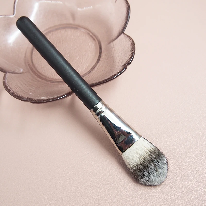 M127  Dual-Fibre Goat Hair and Synthetic Hair Soft Tongue Shape Precise Blusher Brush Highlighter Sculpting Makeup Brush