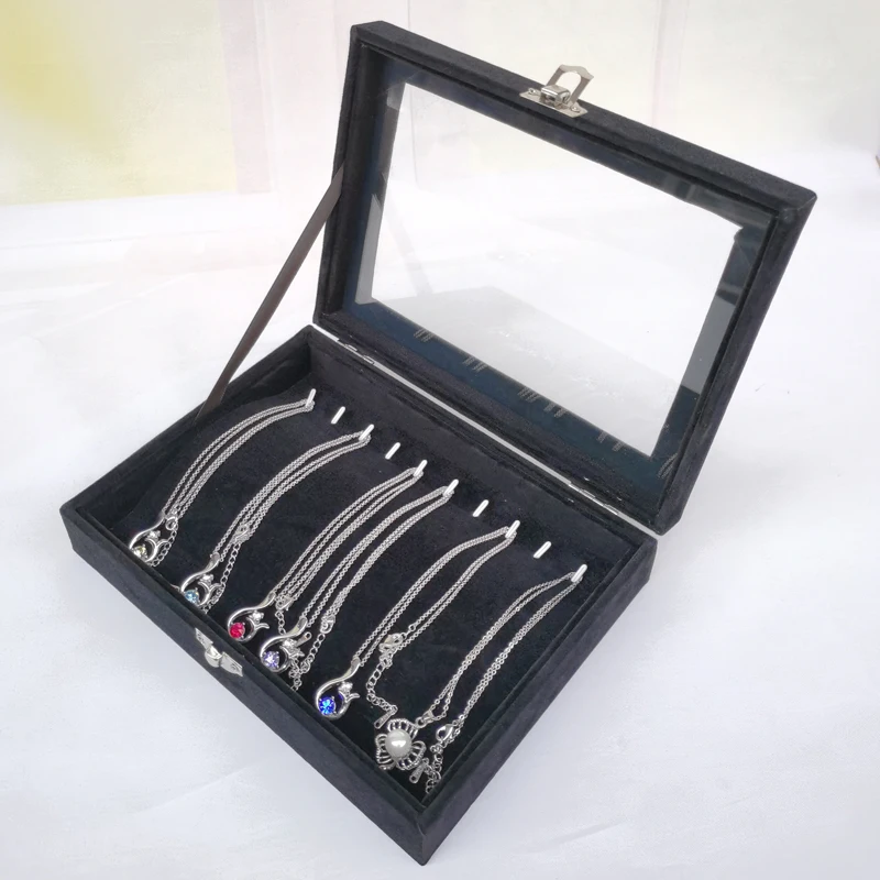 Joyero negro con cubierta de franela, caja pequeña arqueada para guardar y collares pulseras