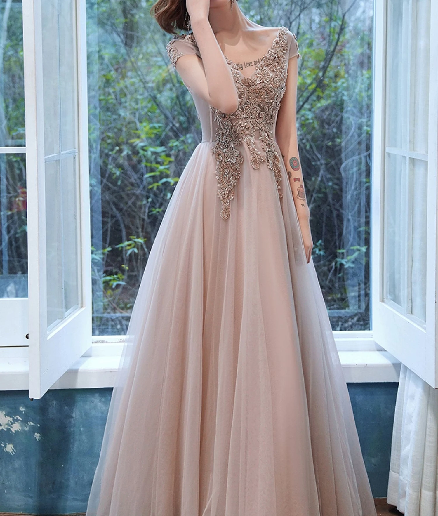 

Luxurious Champagne Prom Dresses Short Sleeves Appliques Beading V-Neck Floor-Length Party Formal Wedding Ceremony Evening Gowns