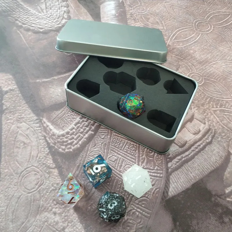 Mini Planet Dnd Würfel box D & D Würfel Sets Box polyed rische Spiel würfel Zinn Box Würfel Aufbewahrung sbox Zubehör 107*70*30mm