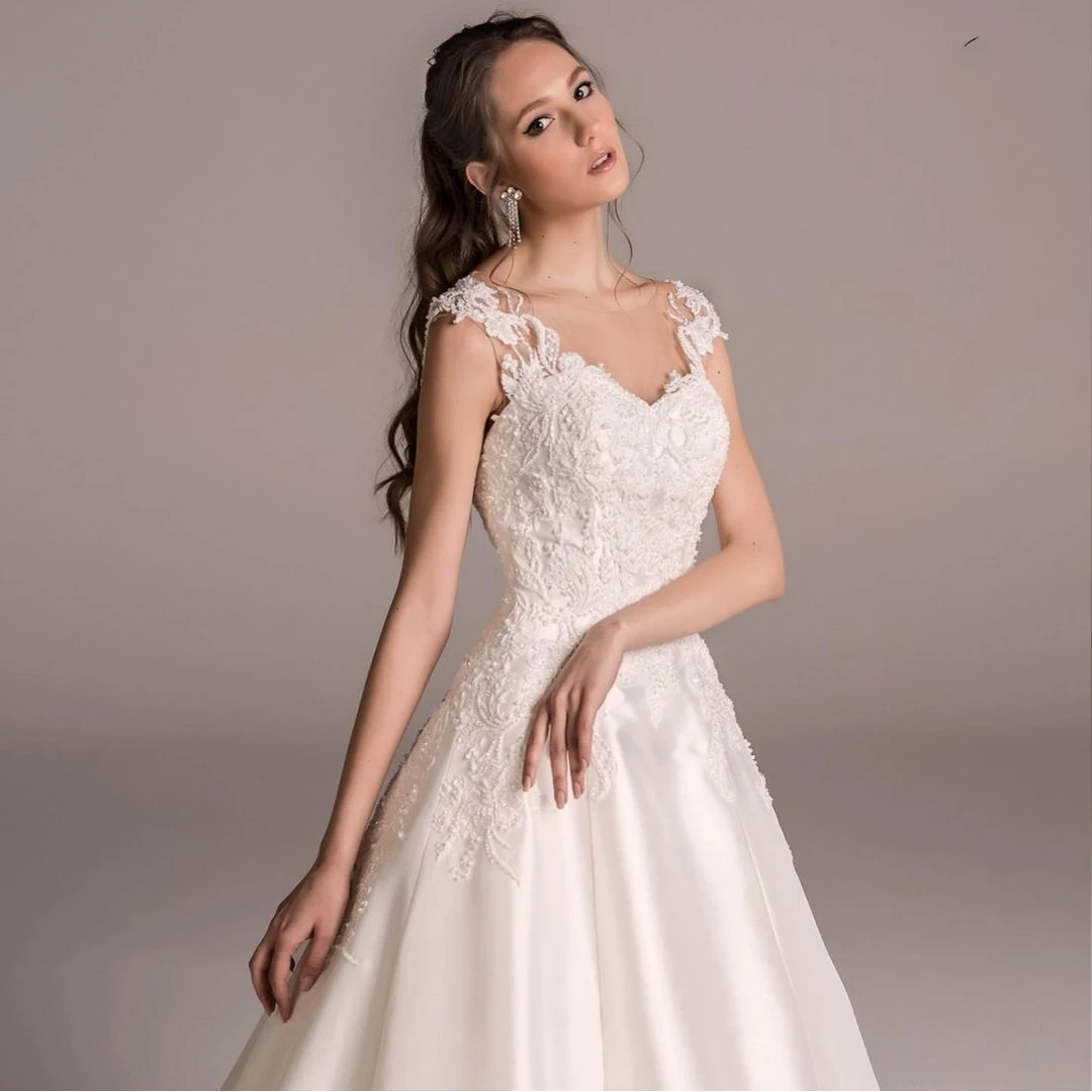 LSYX-Robe de mariée princesse en dentelle pour femme, col en V, ligne A, appliques, train de balayage, dos bas, superbe