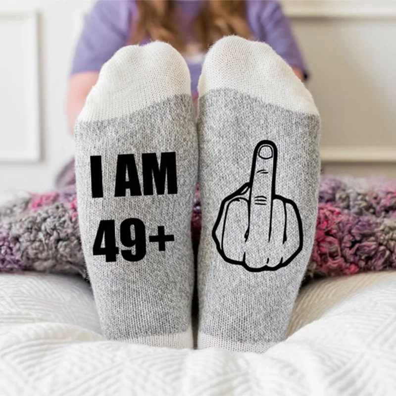 49+1 Socken 50 & Fabulous 50. 50 Jahre alt, fünfzig Mutter, Freund, Schwester, Frau, Tante, Kollegen, Geburtstagsfeier, Geschenk, Foto-Requisiten – Detail 1