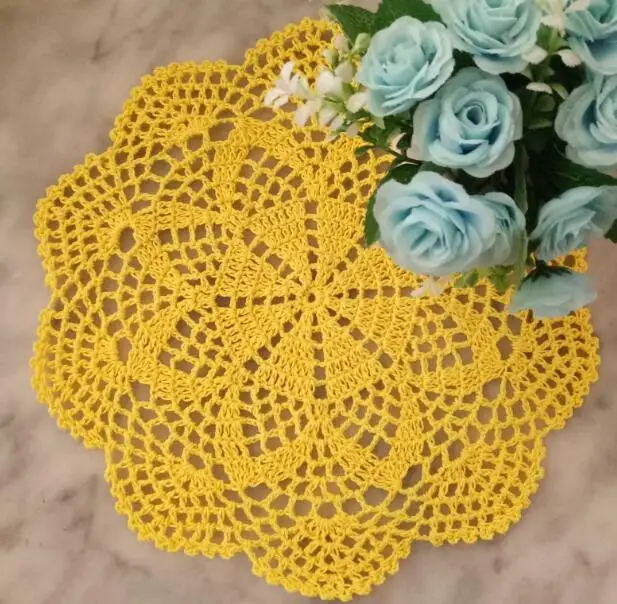 28CM Round Vintage Handmade Crochet Doilies Cotton Lace Flowers Coffee Mug Coaster Christmas Placemat Home Kitchen Dining Table