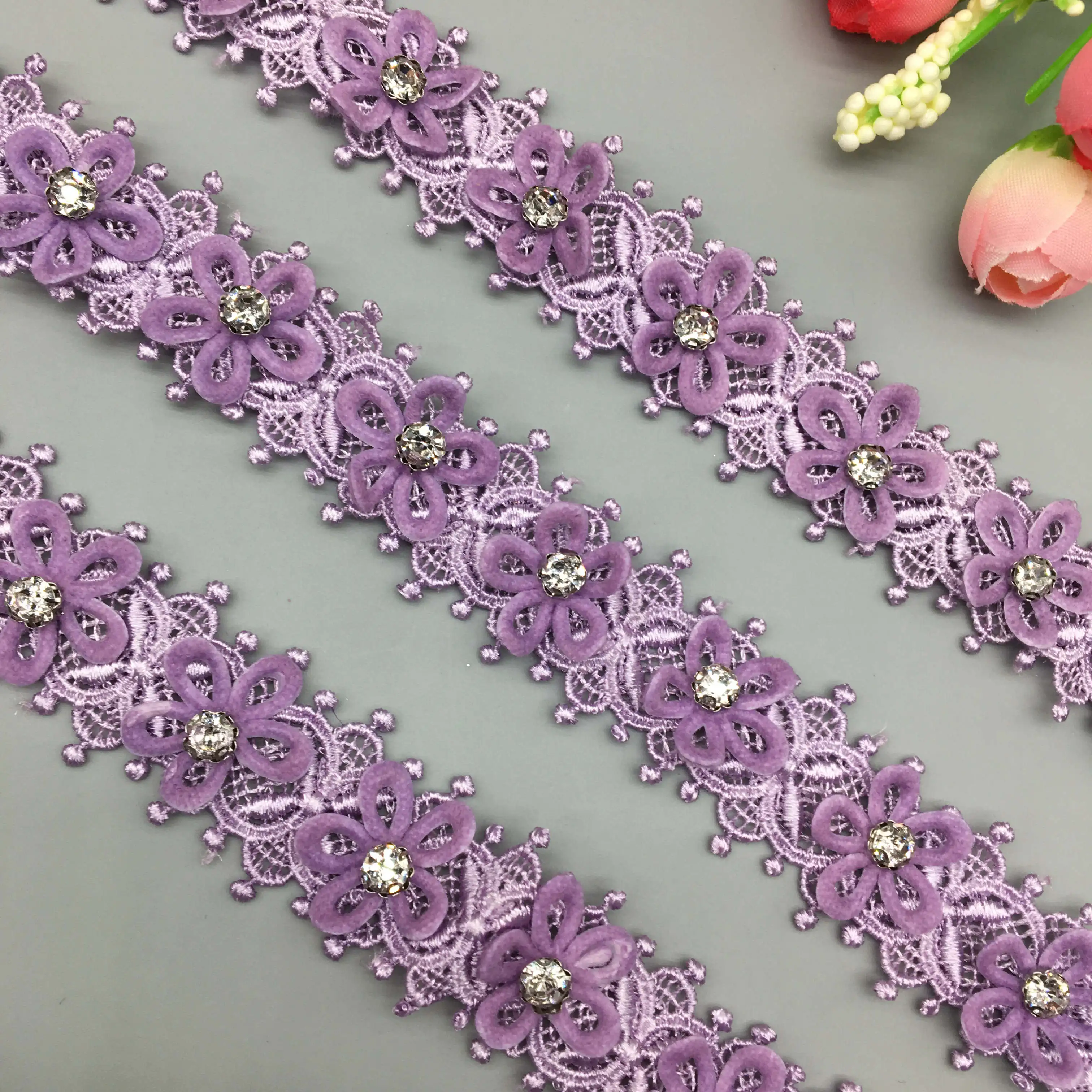 2 Yards viola perla 3D fiore pizzo Trim nastro tessuto ricamato Applique lavoro a maglia cucito mestiere abito da sposa vestiti