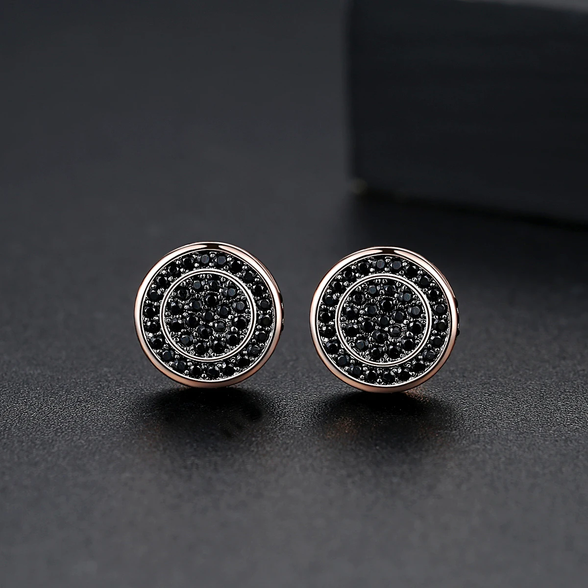LUOTEEMI Fashion Chic Round Stud Earrings for Women Female Luxury Crystal Black Punk Stud Earrings Vintage Wedding Earrings Gift